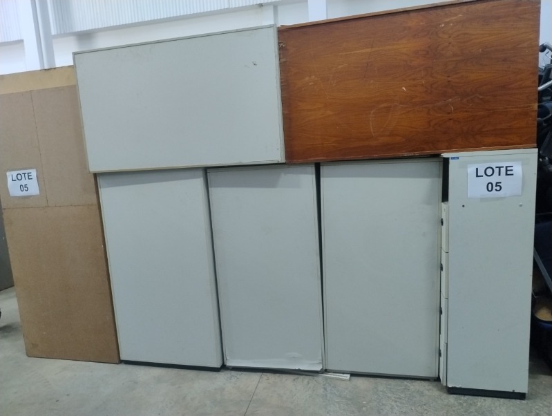 MÓVEIS EM MADEIRA GALPÃO 01 LOTE 05 - leilão judicial - Não informado BR - lance mínimo R$ 695