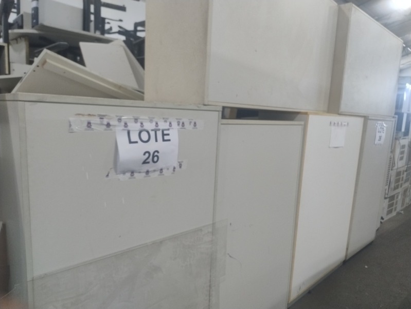 MÓVEIS EM MADEIRA GALPÃO 02 LOTE 03 (26) - leilão judicial - Não informado BR - lance mínimo R$ 895