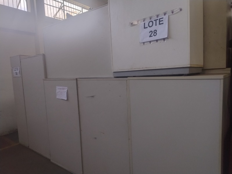 MÓVEIS EM MADEIRA GALPÃO 02 LOTE 05 (28) - leilão judicial - Não informado BR - lance mínimo R$ 753