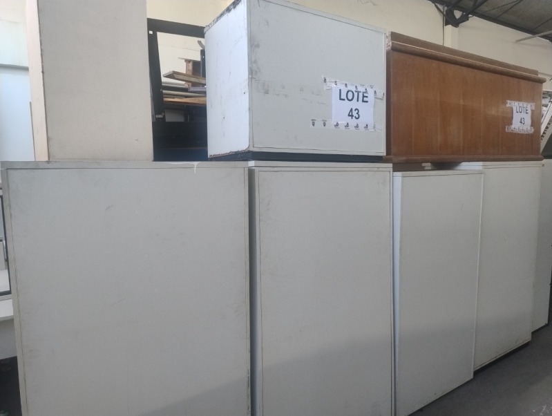 MÓVEIS EM MADEIRA - GALPÃO 02 LOTE 20 (43) - leilão judicial - Não informado BR - lance mínimo R$ 850